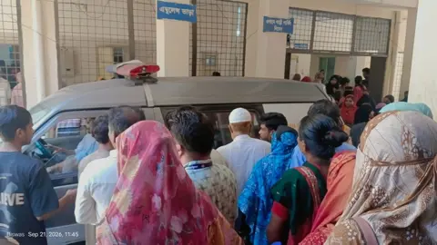 রাজৈরে বাস-মাহিন্দ্র মুখোমুখি সংঘর্ষে কিশোরী নিহত, আহত ৪