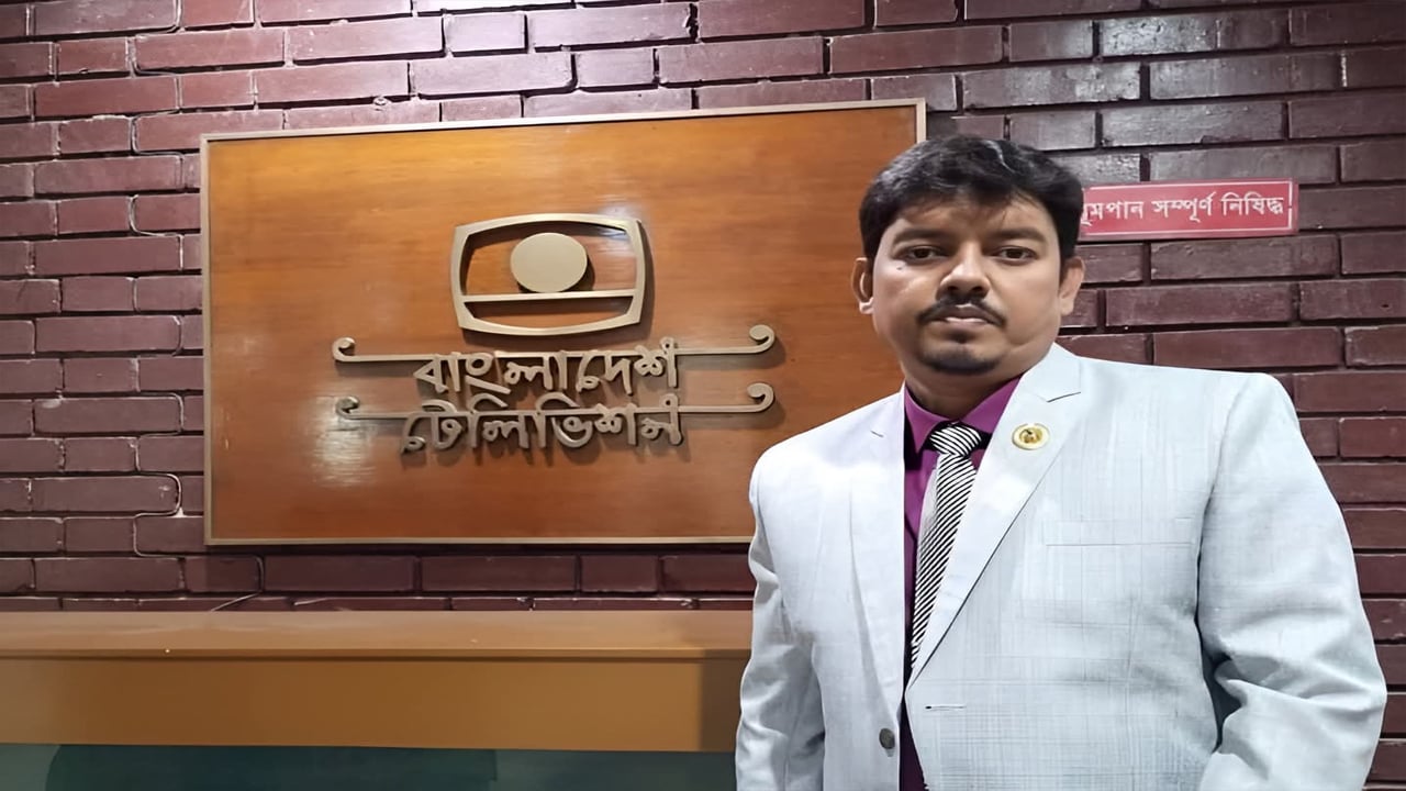 রাবি শিক্ষক সুজন সেনকে ৫ বছরের জন্য অব্যাহতি
