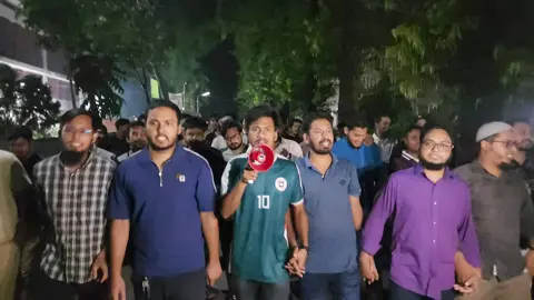 সরকারি চাকরিতে ভাইভা নম্বর বাড়ানোর প্রতিবাদে রাবিতে বিক্ষোভ
