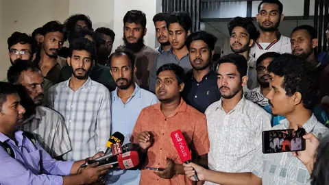 বিচার না হওয়া পর্যন্ত প্রশাসনিক কার্যক্রম বয়কটের ঘোষণা রাবি সাংবাদিকদের
