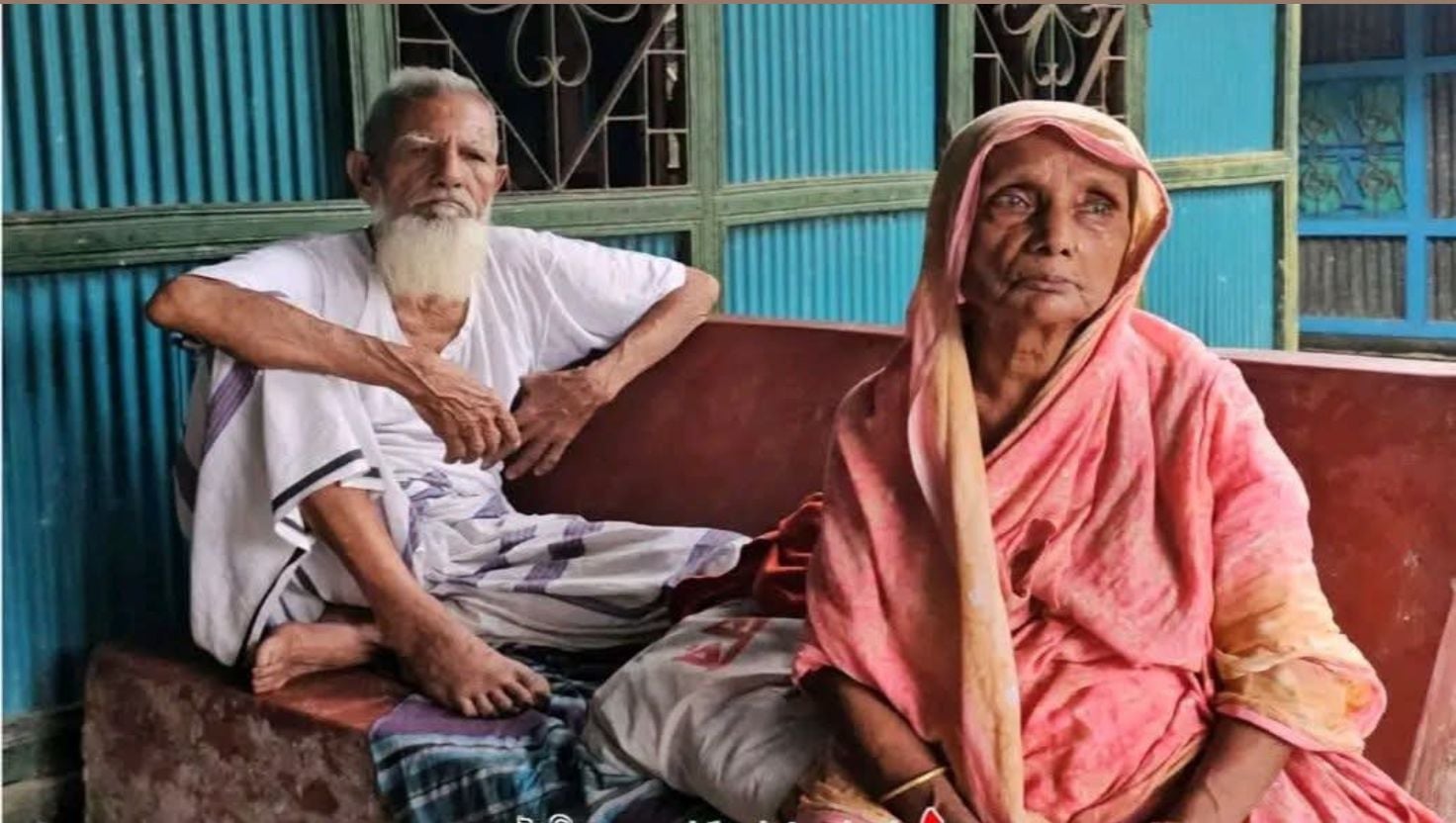 
রামগঞ্জে বৃদ্ধ মা-বাবার ঠাঁই হয়নি ছেলেদের ঘরে  