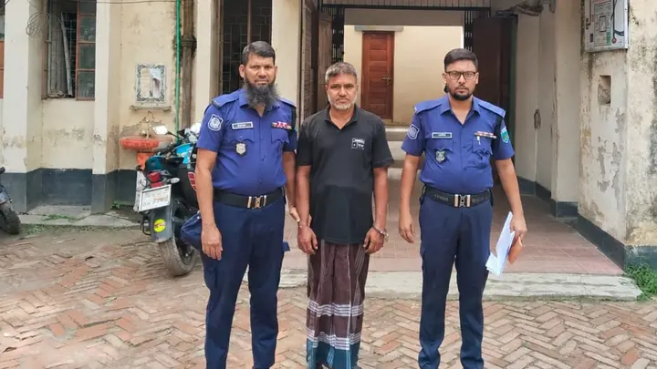 অটোরিকশা চালকদের কাছ থেকে চাঁদা আদায়, গ্রেপ্তার ১