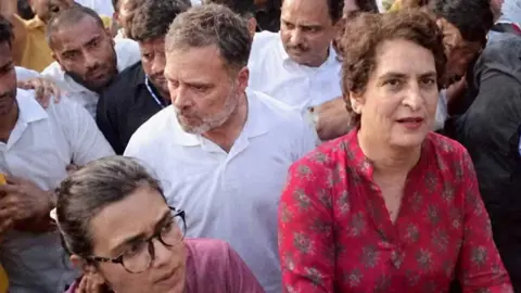 পুলিশের বাধা পেরিয়ে সুপ্রিম কোর্টে পৌঁছেছে রাহুল-প্রিয়াঙ্কার মিছিল