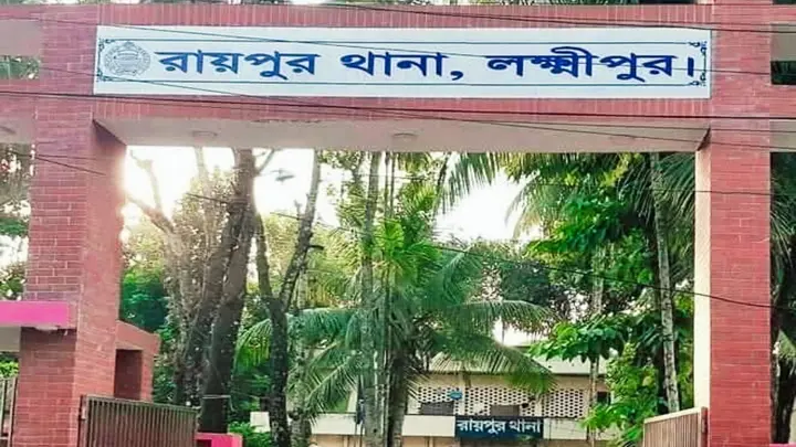 চুরির অভিযোগে কিশোরকে বেঁধে মারধর, আটক ২