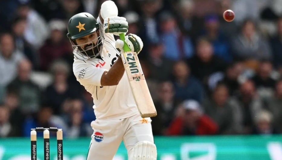 ইংল্যান্ডের কাছে ইনিংস ব্যবধানে হারল পাকিস্তান
