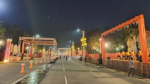 এক ঘন্টার ঈদের জামাতে নিষেধাজ্ঞা, অথচ পূজায় চারদিন বন্ধ রেড রোড 