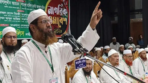 বিএনপিকে শেখ হাসিনার ভূতে ধরেছে: মামুনুল হক
