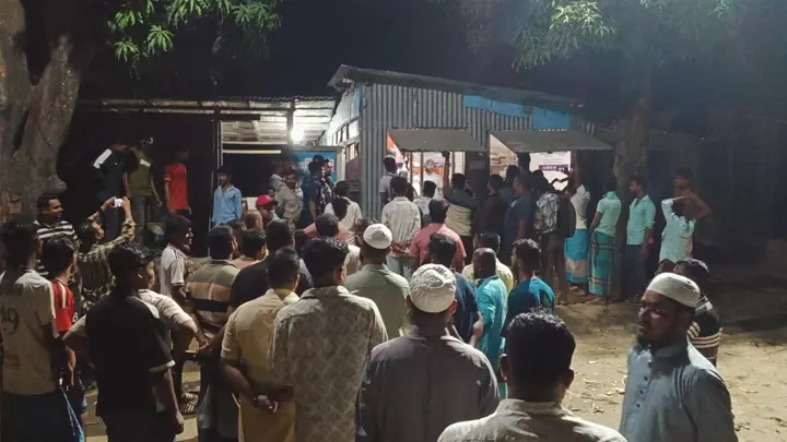 লক্ষ্মীপুরে ৬ বালু ব্যবসায়ীর অফিসে ছাত্রদলের হামলা-ভাঙচুরের অভিযোগ
