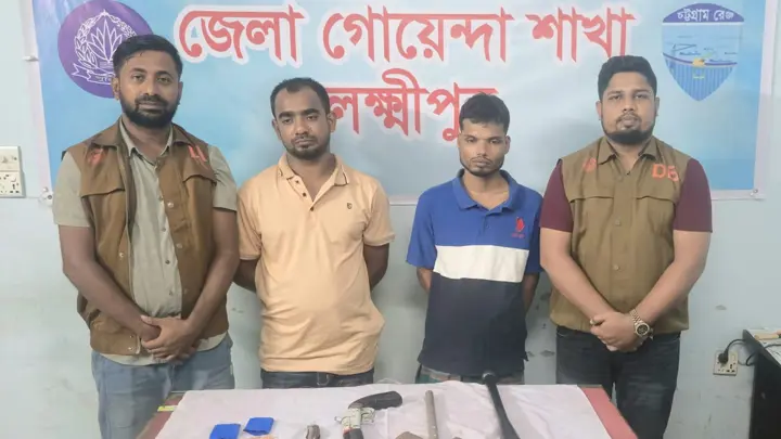 লক্ষ্মীপুরে অস্ত্র ও ইয়াবাসহ দুই যুবক গ্রেপ্তার