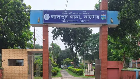পদ্মা নদীতে ড্রেজার থেকে পড়ে শিশুর মৃত্যু
