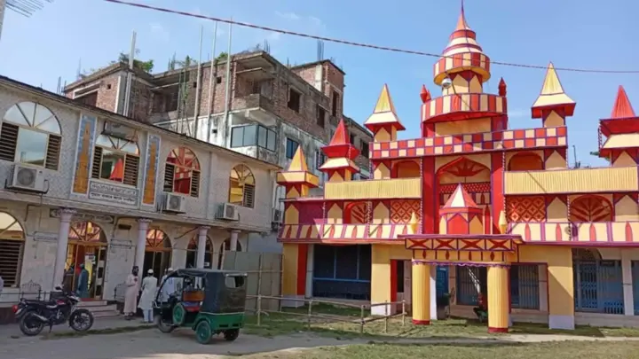 লালমনিরহাটে ধর্মীয় সম্প্রীতি: একই আঙিনায় মসজিদ-মন্দির