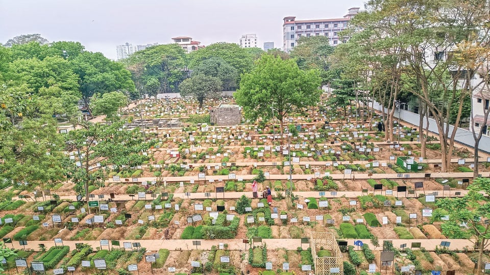 লাশই যাদের নিত্যসঙ্গী, কবরই যাদের কর্মস্থল