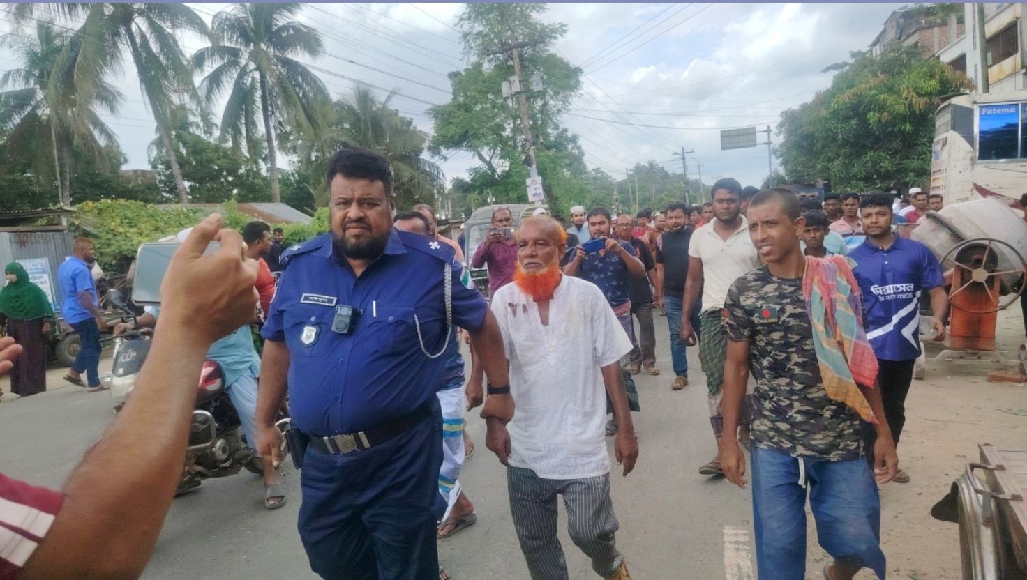 লোহাগড়ায় বাসের ধাক্কায় পথচারী নিহত, চালক আটক