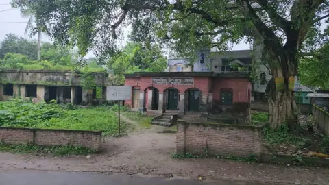অব্যবস্থাপনায় ভরা ভেড়ামারার শতবর্ষী সাতবাড়িয়া উপ-স্বাস্থ্যকেন্দ্র