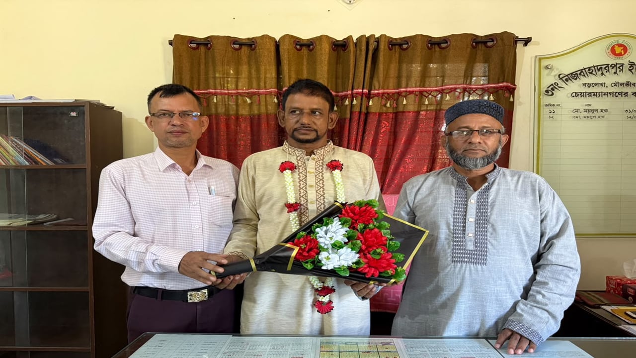 ভোট গ্রহণের সাড়ে ৪ বছর পর শপথ নিলেন ইউপি সদস্য
