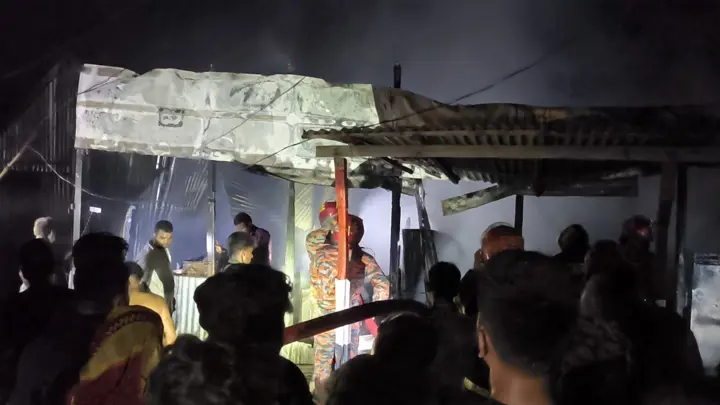 জাজিরায় অগ্নিকাণ্ডে ২০ লাখ টাকার মালামাল পুড়ে ছাই