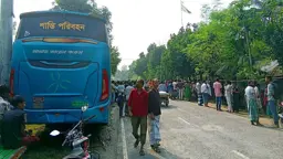 বকশীগঞ্জে বাসচাপায় শাশুড়ি ও পুত্রবধূ নিহত
