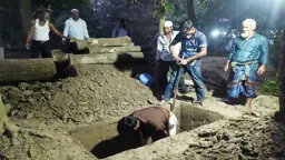 সম্পত্তির বিরোধে গোরস্থানে দাফনে বাধা, বাড়ির আঙিনায় দাফন
