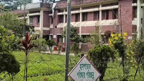 শাহরাস্তি স্বাস্থ্য কমপ্লেক্সে জনবল সংকট, দুর্ভোগে রোগীরা