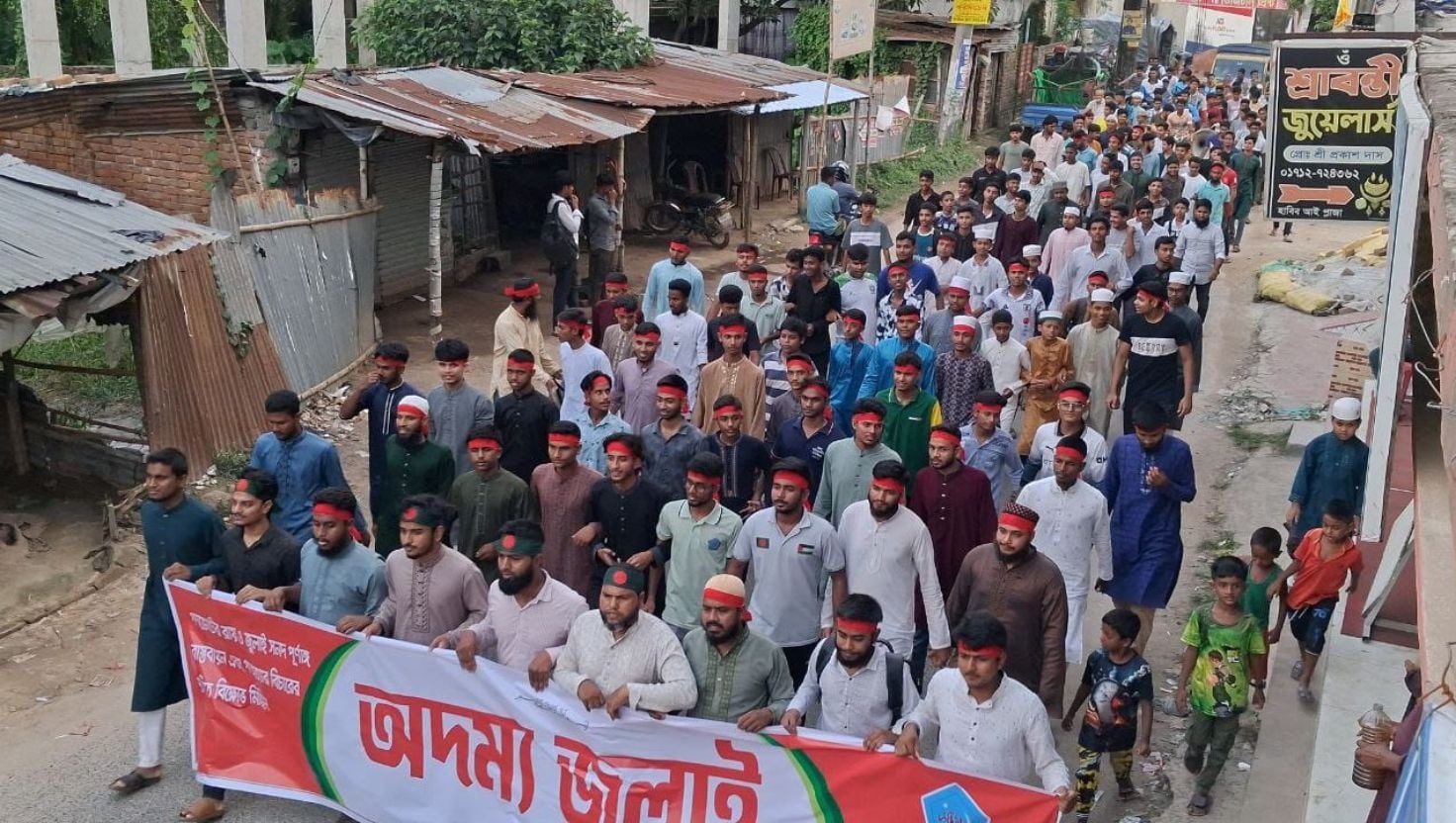তানোরে ‘অদম্য জুলাই’ মিছিল অনুষ্ঠিত