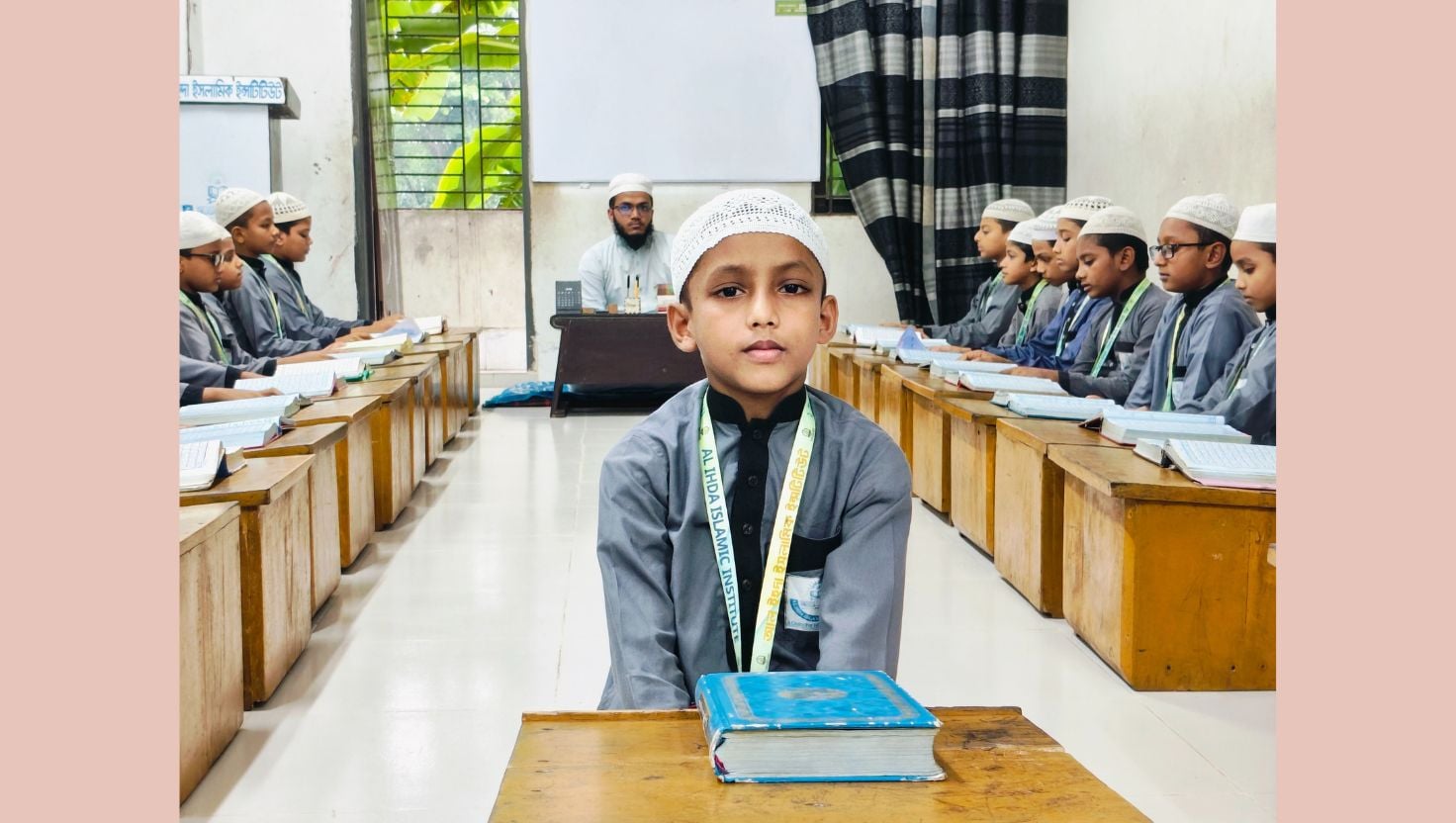 ৮ বছরেই আব্দুর রহমান কুরআনে হাফেজ  