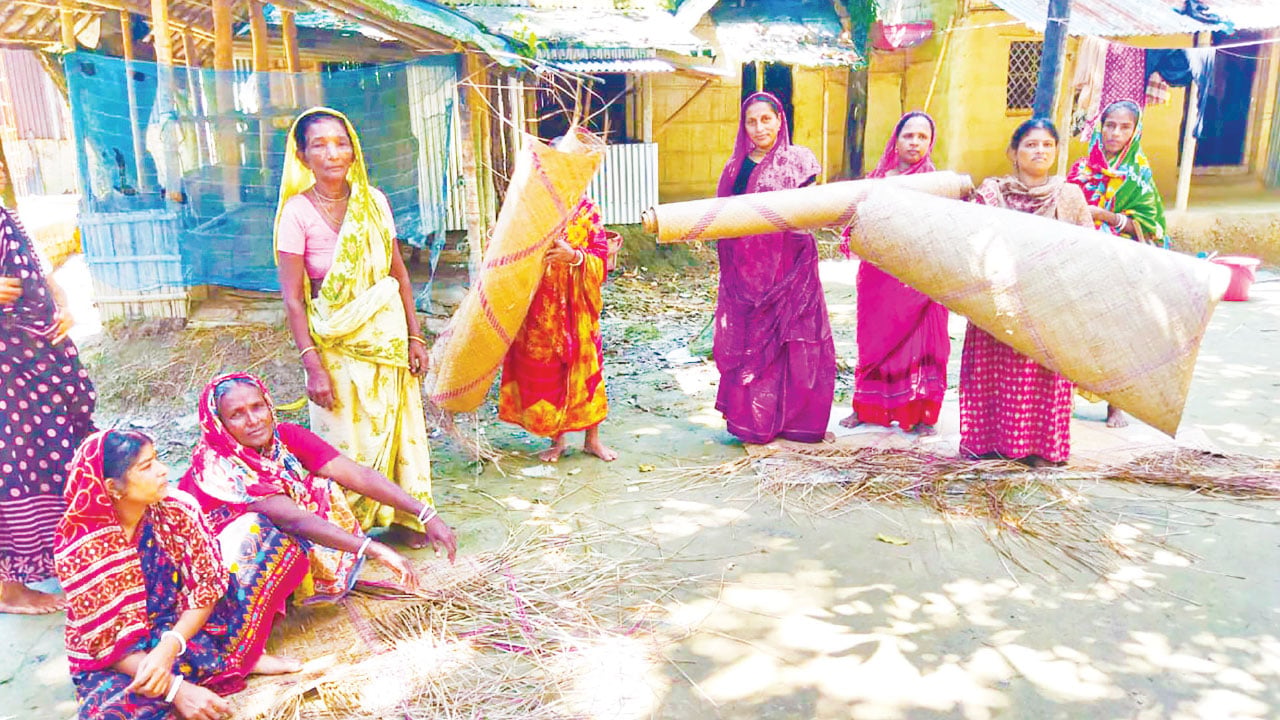শীতলপাটি-বুনেই-চলে-সংসার-2