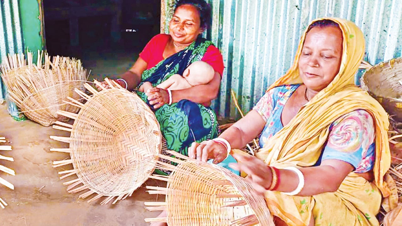 শীতলপাটি-বুনেই-চলে-সংসার-3