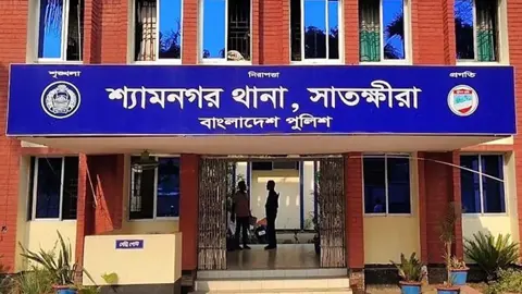মোবাইল টাওয়ার থেকে পড়ে যুবকের মৃত্যু
