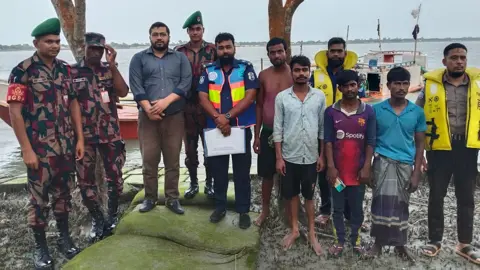 নদীতে অবৈধ বালু উত্তোলন, ৫০ হাজার টাকা জরিমানা