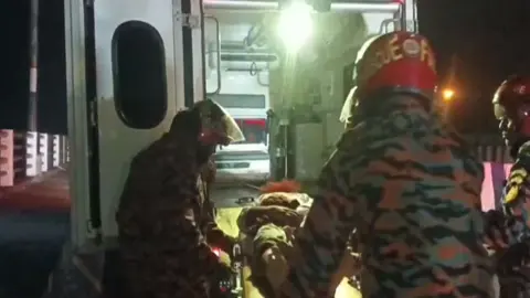 ঢাকা-মাওয়া এক্সপ্রেসওয়ে পিকআপ ভ্যানের ধাক্কায় আহত ২