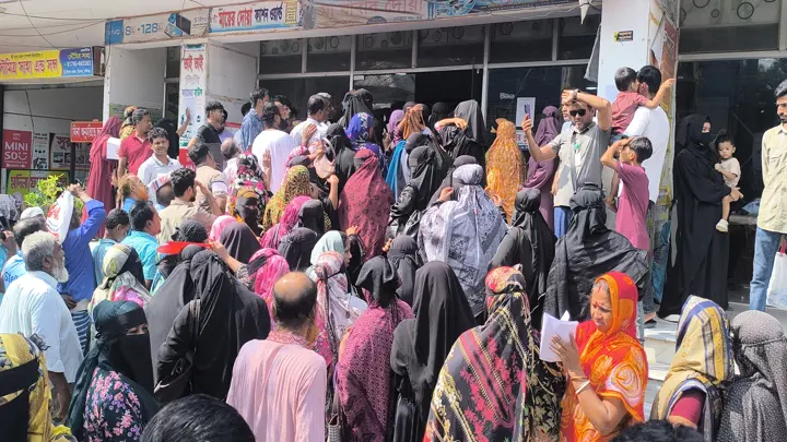 শ্রীনগরে অগ্রণী ব্যাংকের ১১৩ গ্রাহকের হিসাবে টাকা নেই

