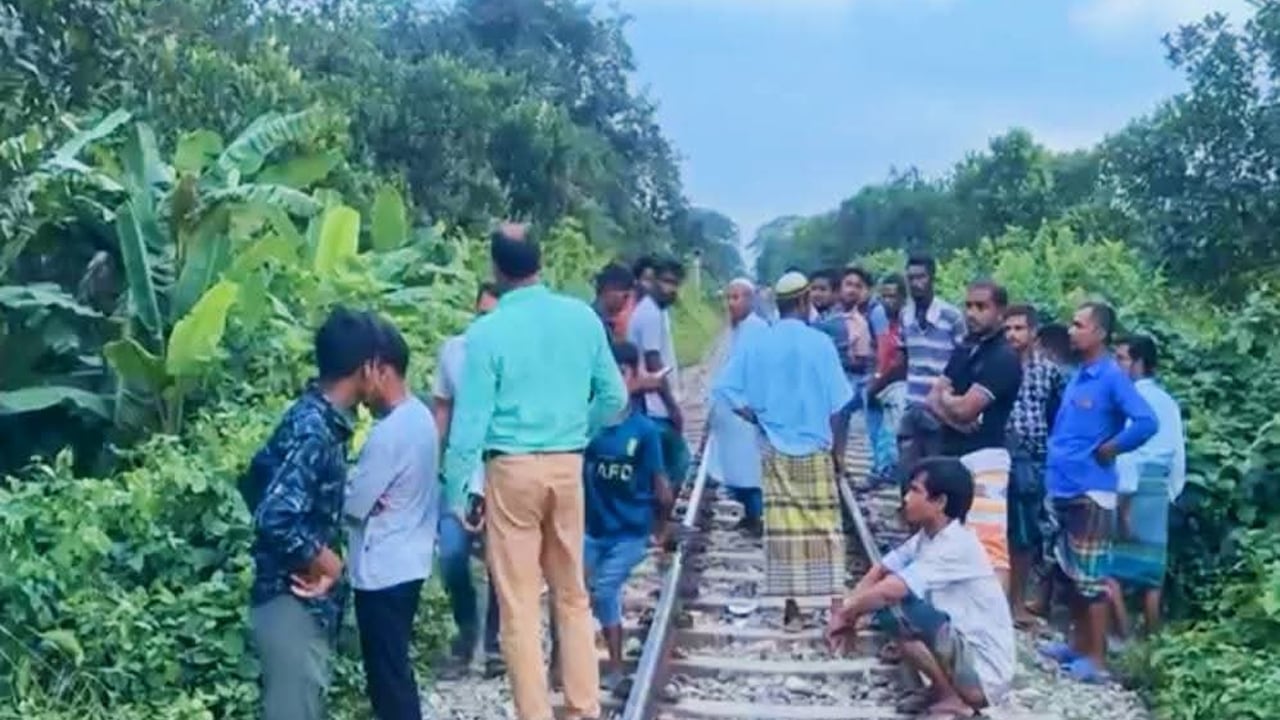 শ্রীপুরে ট্রেনে কাটা পড়ে দুই পোশাক শ্রমিকের মৃত্যু