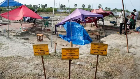 শ্রীলঙ্কায় ‘সবচেয়ে বড়’ গণকবরের সন্ধান, মিলল ৫৭২ জনের কঙ্কাল