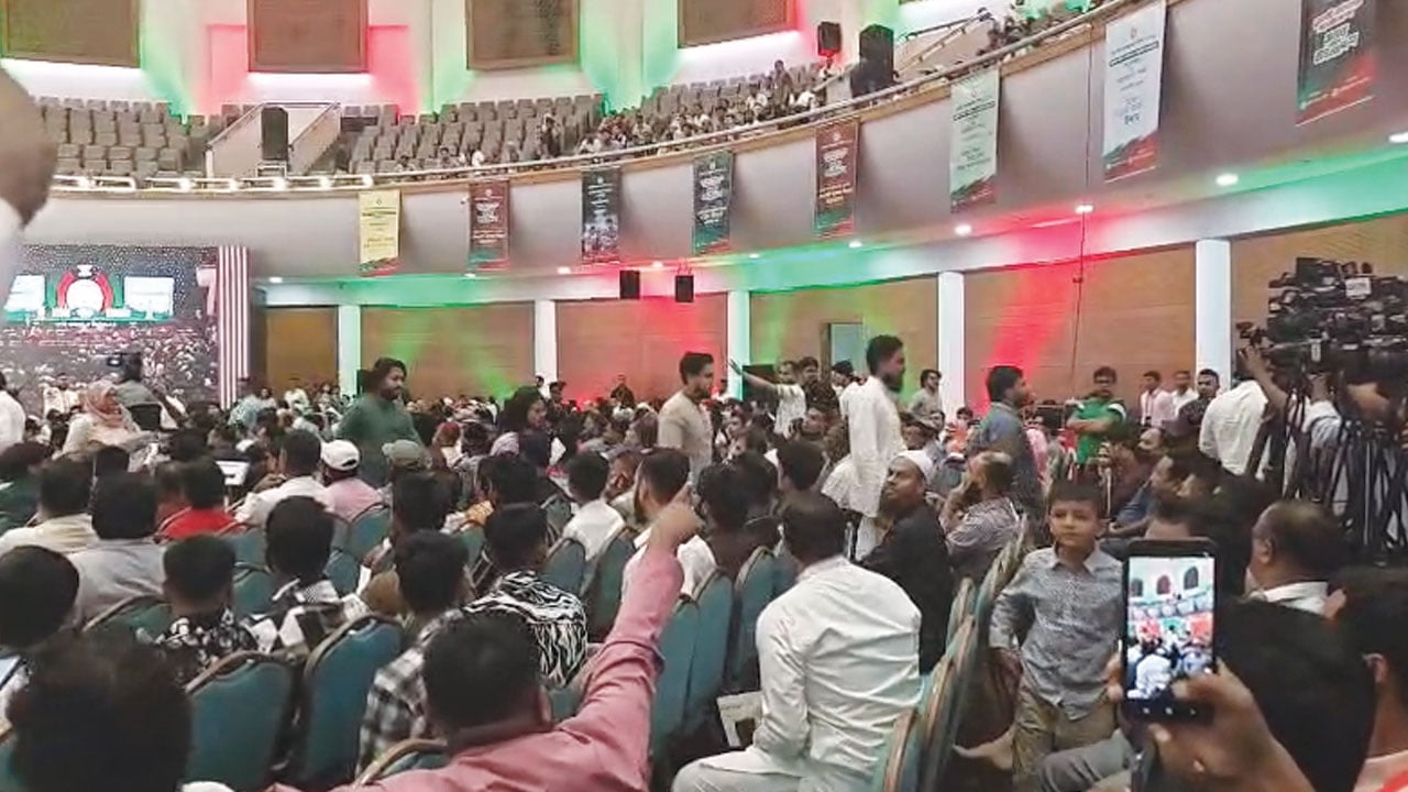 জুলাই শহীদ পরিবার ও জুলাইযোদ্ধাদের সংবর্ধনা অনুষ্ঠান বয়কট করলেন এনসিপি নেতারা