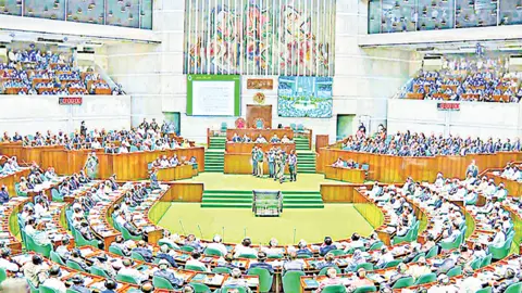 বিরোধিতার মাঝে ঐক্যের প্রত্যাশা