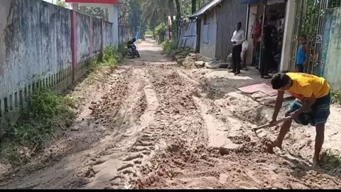 কুমিল্লায় প্রায় দুই বছরেও শেষ হয়নি সড়কের নির্মাণকাজ