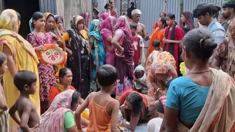 বাসাইলে দ্রুতগতির মোটরসাইকেলের ধাক্কায় নারী নিহত