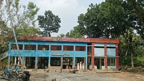 কমিটির দ্বন্দ্বে স্কুল ছাড়তে বাধ্য হলো প্রাথমিকের ৪০ শিক্ষার্থী 