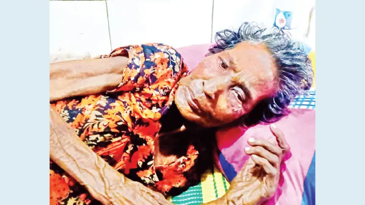 সন্তান থাকার পরও বৃদ্ধার দায়িত্ব নেওয়ার কেউ নেই