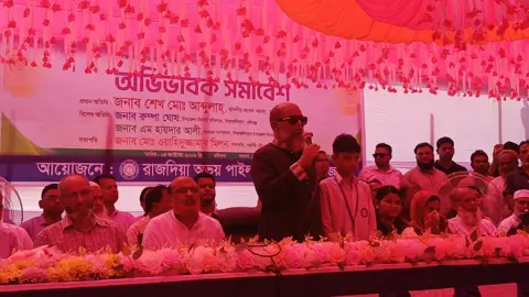 শ্রেণি কক্ষে ঢুকে শিক্ষার্থীকে আছাড় মারার ঘটনায় বিশেষ অভিভাবক সভা