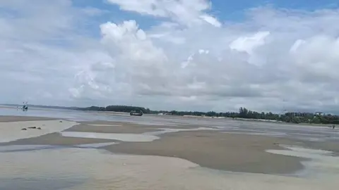 উখিয়ায় সমুদ্রসৈকত থেকে তিন অজ্ঞাত লাশ উদ্ধার