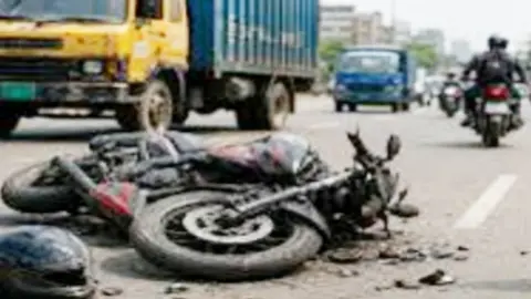 ট্রাকের ধাক্কায় মোটরসাইকেলের দুই আরোহী নিহত