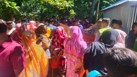 টিকটকে প্রেম, পরিবার মেনে না নেওয়ায় প্রেমিক যুগলের আত্মহত্যা