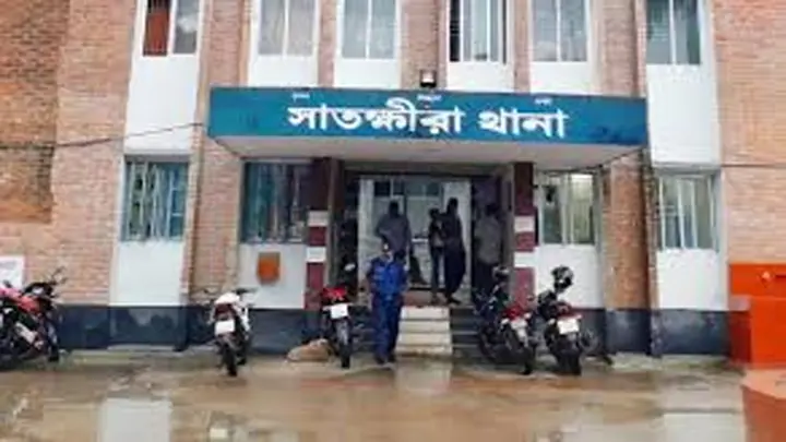 সাতক্ষীরায় মাদকসহ দুই পুলিশ সদস্য গ্রেপ্তার
