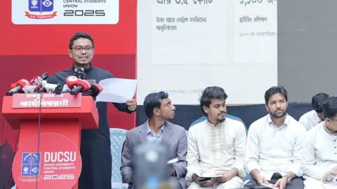 আবাসন থেকে আইনি সহায়তা, এক বছরের কার্যক্রম তুলে ধরল ডাকসু