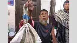 সাপের ছোবল খেয়ে জ্যান্ত সাপ নিয়ে হাসপাতালে হাজির বৃদ্ধ
