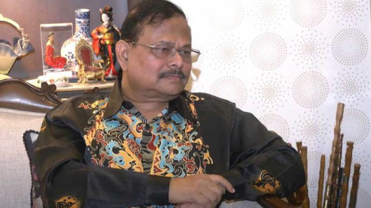 আজিজের বিরুদ্ধে রেড নোটিশ চাইল ট্রাইব্যুনাল