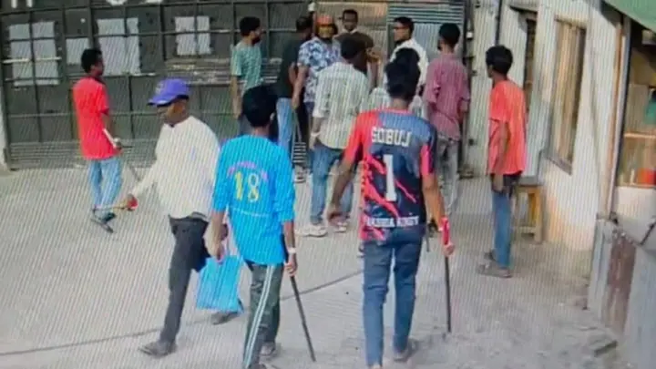 আশুলিয়ায় ট্রাস্টের সম্পত্তি দখল নিতে মাদরাসায় সশস্ত্র হামলা