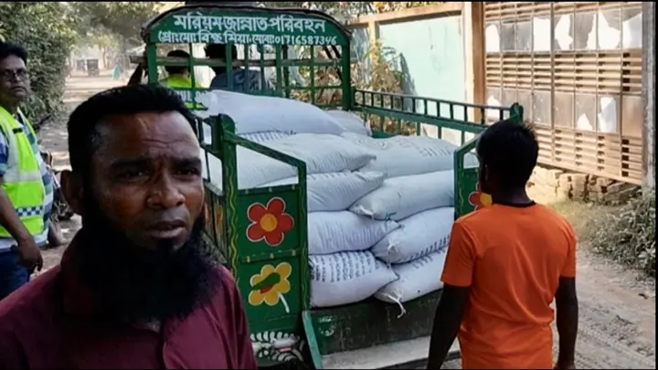 কেন্দুয়ায় অটোরিকশাসহ ৩২ বস্তা সার জব্দ
