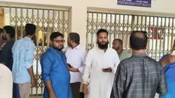 ইউএনওর অপসারণের দাবিতে অফিস ঘেরাও, মূল ফটকে এনসিপির তালা 